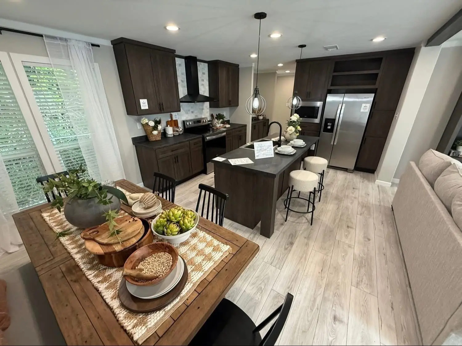 Sterling Estate 32×80 Luxe